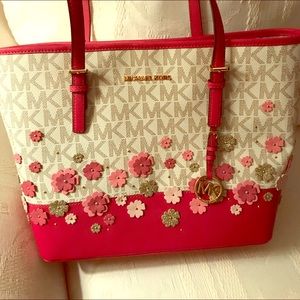 Michael Kors Medium Jet Set Tote